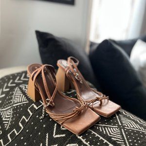 ALOHAS Cactus Heel in Camel
